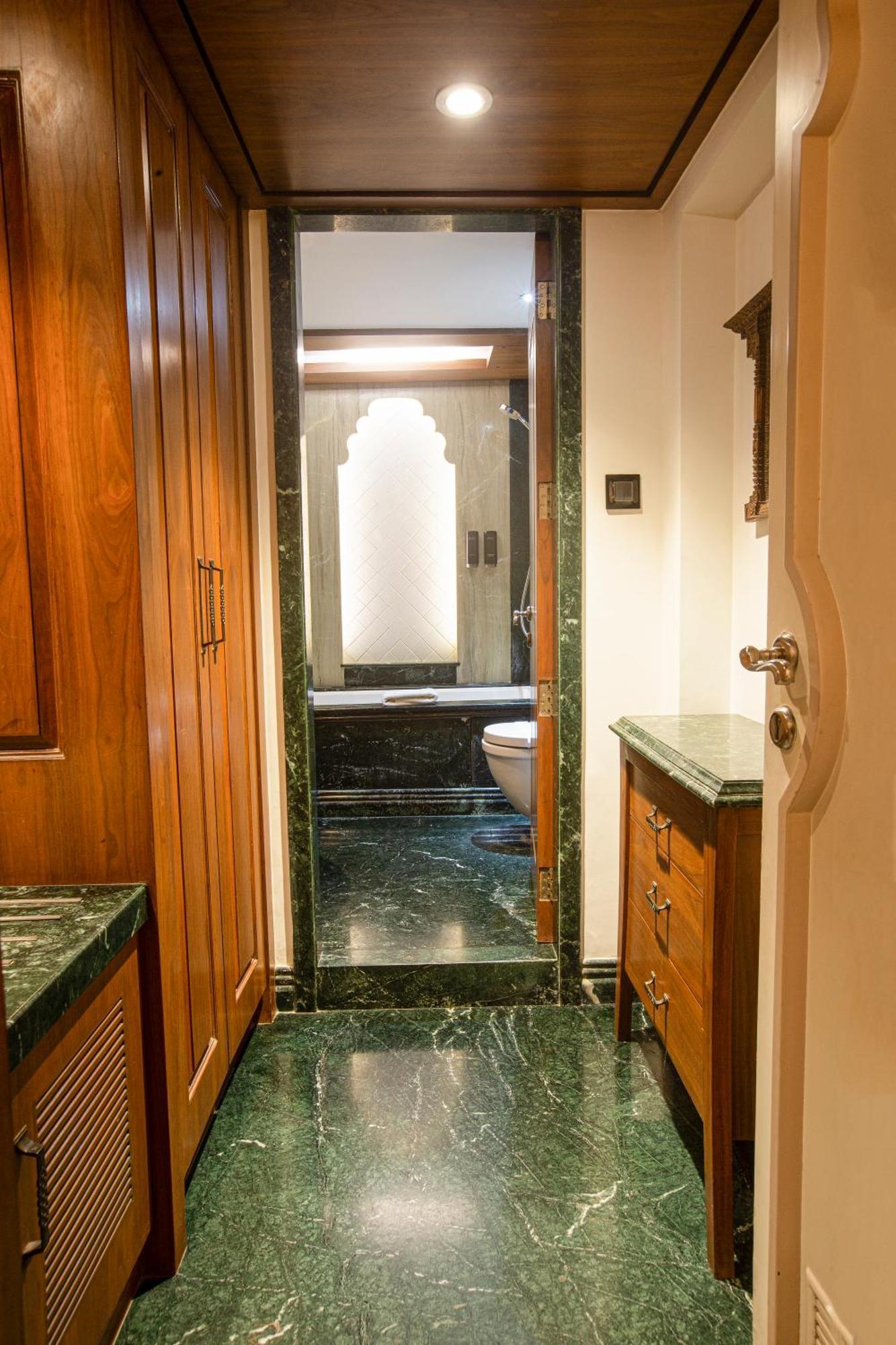 Hotel Bawa Continental Mumbai Exterior photo