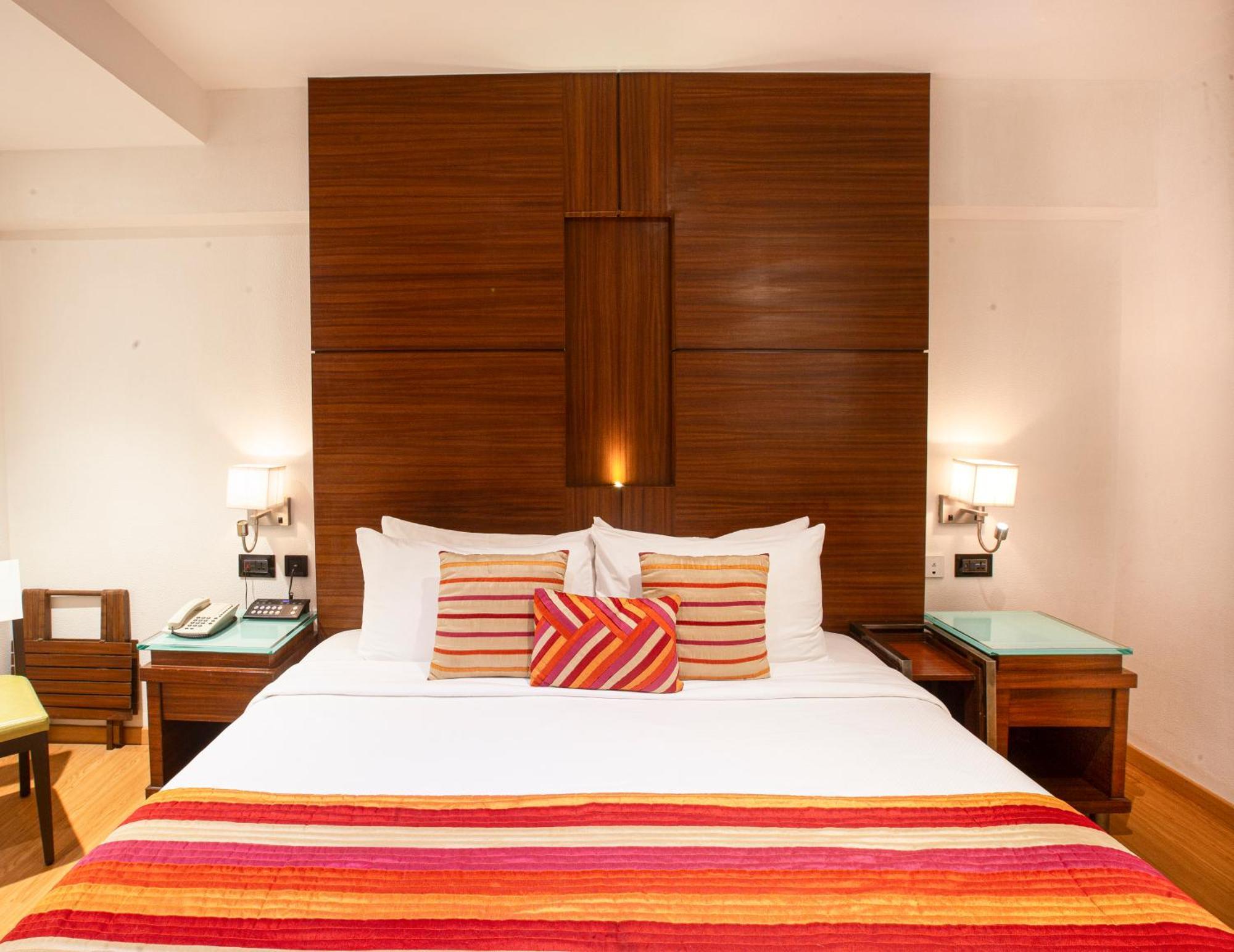 Hotel Bawa Continental Mumbai Exterior photo